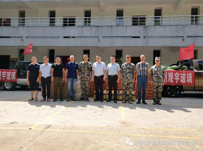 888游戏集团大厅玻璃看望慰问嘉明部队 共叙军民鱼水情