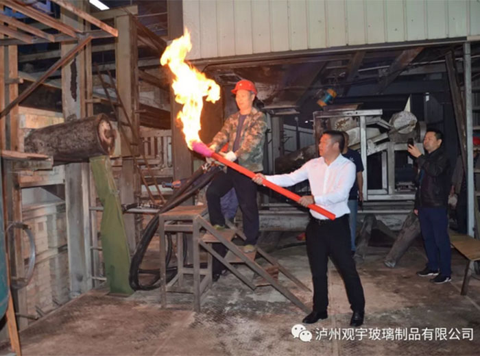888游戏集团大厅玻璃一车间点火仪式隆重举行