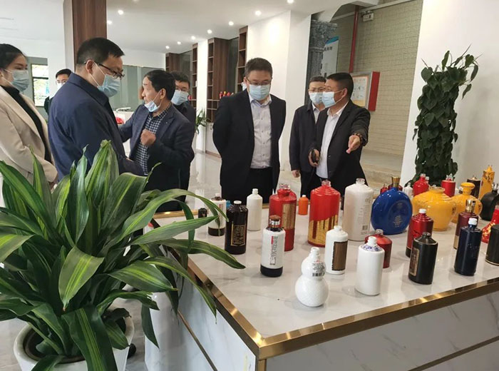 茅台集团党委委员、副总经理吴浩军及播州区委书记陈松等领导一行莅临首创公司参观指导工作
