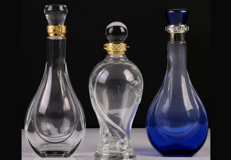 喷涂玻璃酒瓶与普通玻璃酒瓶之间有哪些区别？