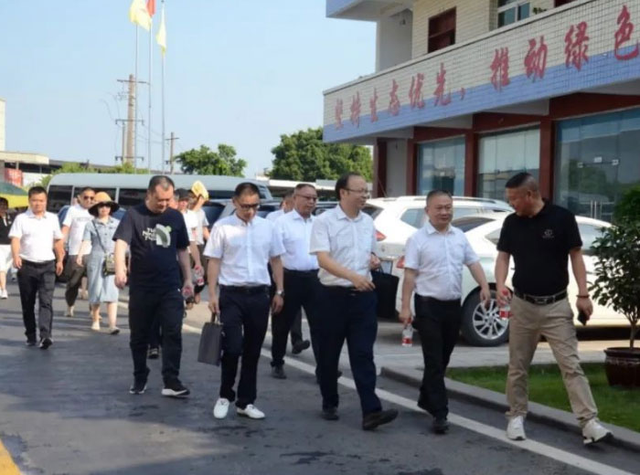 叙永县委常委申刚一行莅临888游戏集团大厅集团总部基地调研