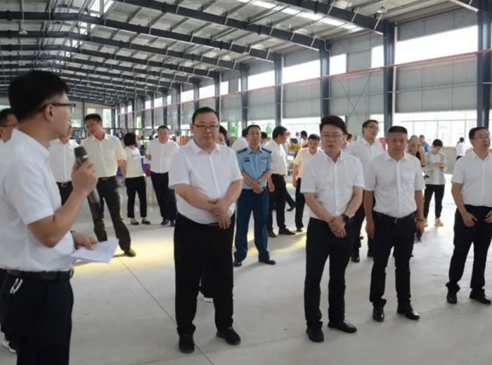 隆昌市副书记任伟一行莅临888游戏集团大厅实业生产基地调研