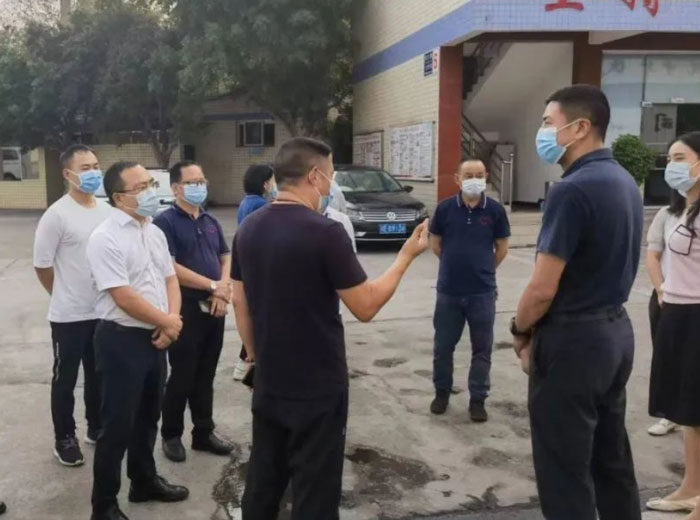 泸县县委书记肖刚一行莅临888游戏集团大厅集团总部基地调研