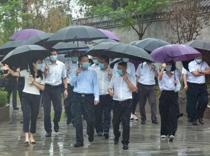 政府关怀｜泸州市委书记杨林兴一行莅临888游戏集团大厅集团总部基地调研