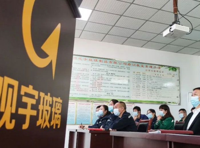 参与党的盛会 聆听党的声音｜888游戏集团大厅集团组织集中观看二十大开幕式